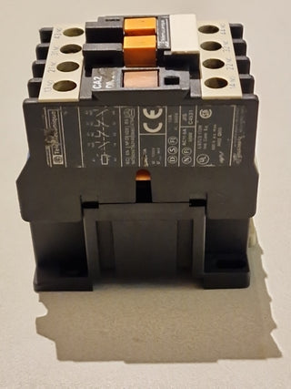 Telemecanique CA2DN22 Hilfsschütz / Steuerrelais – 24V AC – 2S/2Ö4