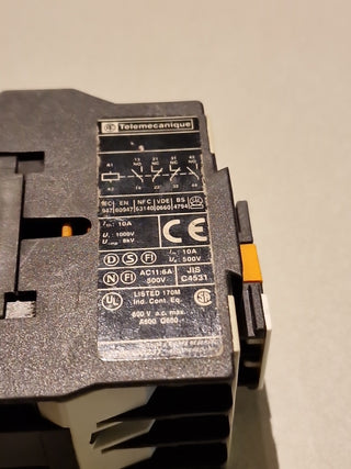 Telemecanique Hilfsschütz CA2DN22P7 control relay 230V 50/60Hz leicht beschädigt6