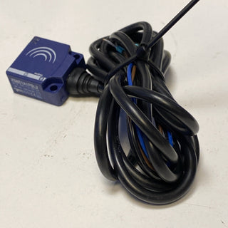 Telemecanique XS8E1A1PBL2 Induktiver Sensor – Neu & Unbenutzt – OsiSense XS9