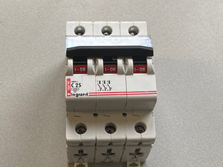 Legrand 06490 Leistungsschalter gebraucht0