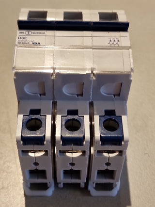 ABL SURSUM 3D32UR Circuit Breaker  480Y 277VAC 3 Pole0