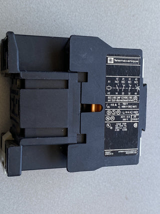 Telemecanique CA2DN40 Hilfsschütz / Steuerrelais - 240V AC - 4 Schließer (4 NO)3