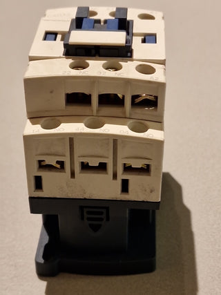 Telemecanique Hilfsschütz CAD32B7 – 24V AC1