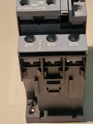 Siemens Sirius Schütz 3RT2024-1AP00 S0 230V AC 5,5kW 12A Schalter NEU3