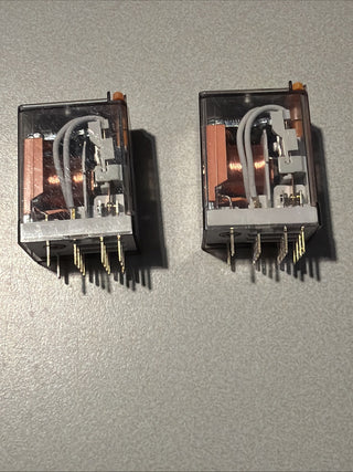 2x FINDER 55.34.8.230.0040 ist ein Miniatur-Industrierelais der Serie 55.4