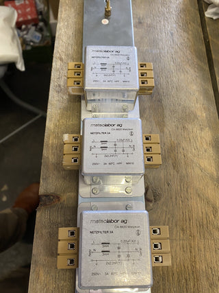 3x Netzfilter Entstörfilter METEOLABOR AG Typ 2A-L, 250V AC, 3A, Flachstecker,