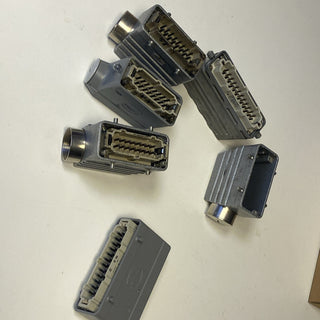Posten mit 6 Harting Stecker6