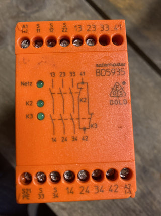 Dold & Söhne BD 5935.48 SAFEMASTER Not-Aus-Modul / Sicherheitsrelais5