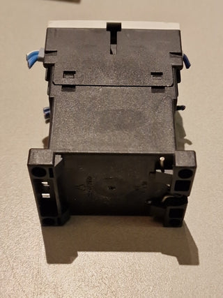 SIEMENS 3RT1016-1BB42 3-pole contactor3
