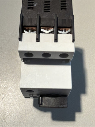 Siemens 3RV1021-0KA15 (oft auch als Teil der 3RV1-Serie geführt)3