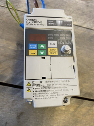 Omron Sysdrive Wechselrichter Typ 3G3JV-AB002, Eingang: 200-240V, 50/60Hz, 3.5A,3