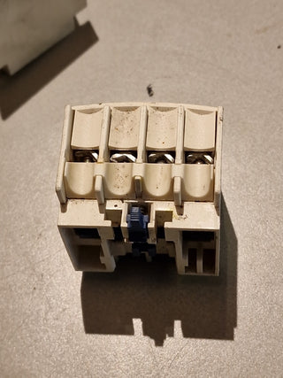 3x Schneider Electric LADN40 Hilfsschalterblock TeSys 4NO 4-polig Weiß Gebraucht2