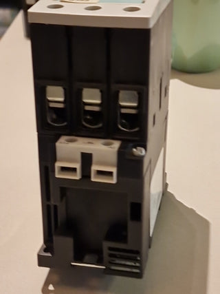 Siemens SIRIUS Leistungsschütz 3RT1036-1BB40 | Baugröße S2 | 22kW | 24V DC | Geb1