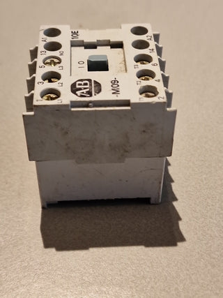 Allen-Bradley 100-M09NZ*3 Mini-Schütz | 9A | 24V DC | Gebraucht & Geprüft4