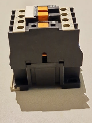Telemecanique CA2DN22 Hilfsschütz / Steuerrelais – 24V AC – 2S/2Ö2