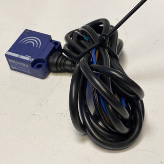 Telemecanique XS8E1A1PBL2 Induktiver Sensor – Neu & Unbenutzt – OsiSense XS8