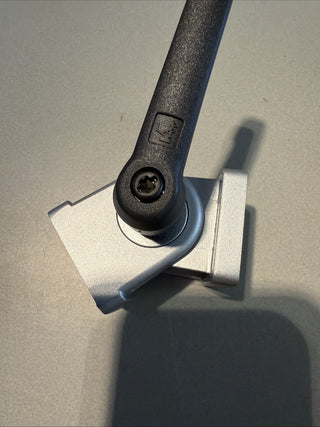 Gelenk 38 - 1,5", mit Kunststoff-Klemmhebel, Nut 8, Zinkdruckguss, alufarbig lac1