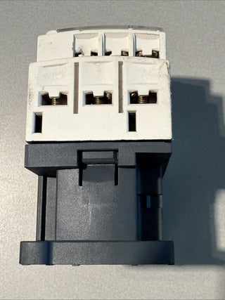 TELEMECANIQUE CAD32,500V 50/60Hz1