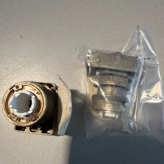 2x Allen-Bradley 800E-A2L Riegel Drehriegel-Betätiger 22,5mm – Neu ohne OVP5
