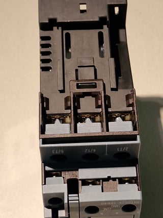 Leistungsschütz Siemens 3RT2025-1BB40#123