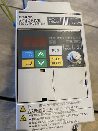 Omron Sysdrive Wechselrichter Typ 3G3JV-AB002, Eingang: 200-240V, 50/60Hz, 3.5A,2
