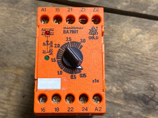 Dold BA7901.82 Zeitrelais ansprechverzögert | AC 230-250V | 0,15 - 3h | Geprüft