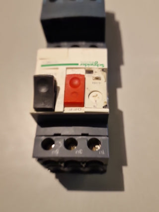 Schneider Electric Motorschutzschalter GV2ME14 + Schütz LC1D12 Motorstarter6