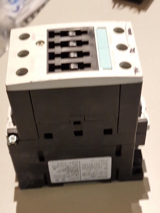 Siemens SIRIUS Leistungsschütz 3RT1034-1BB40 (Gebraucht)3
