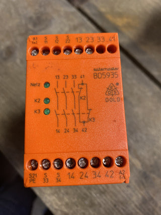 Dold & Söhne BD 5935.48 SAFEMASTER Not-Aus-Modul / Sicherheitsrelais2