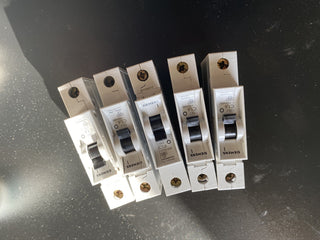 5x N°1 SIEMENS 5SX2 C1,6 230/400V1