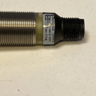 Carlo Gavazzi EI18 M18 Näherungssensor Induktiv, Gewinderohr 5 mm PNP 10 → 40 V6