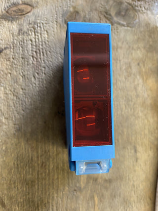 SICK WT34-B410 Reflexions-Lichttaster 2.5m PNP/NPN IP67 Sensor Gebraucht1