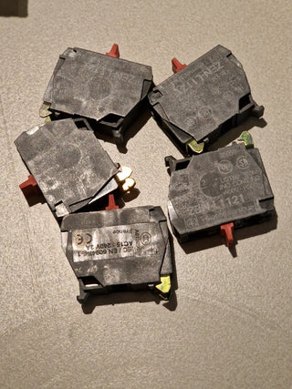 5x Schneider Electric / Telemecanique ZENL1121 Kontaktblock (1 NC)2