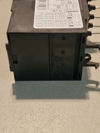 1x Siemens Sirius 3VA9988-0BF22 Überlastrelais 5,5-8A 690V Schalter #12 NEU o.OV4