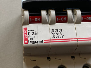 Legrand 06490 Leistungsschalter gebraucht1