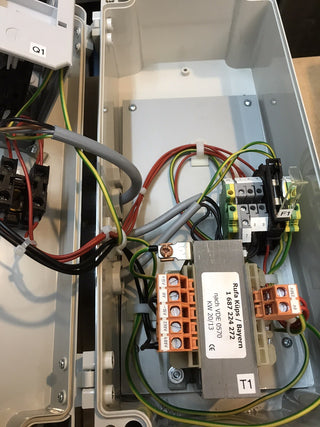 2x Eaton Cutler-Hammer XTPBXENASES65 Isolierstoffgehäuse IP65 inkl. Not-Aus4