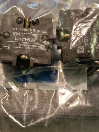 2x Telemecanique XEN-L21113