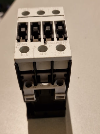 Siemens SIRIUS Leistungsschütz 3RT1025-1BB44 – Baugröße S0 – 24V DC2