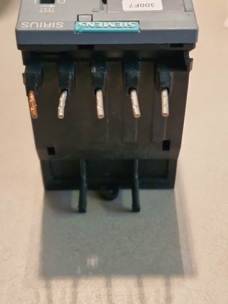 1x Siemens Sirius 3VA9988-0BF22 Überlastrelais 5,5-8A 690V Schalter #12 NEU o.OV3
