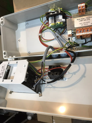 2x Eaton Cutler-Hammer XTPBXENASES65 Isolierstoffgehäuse IP65 inkl. Not-Aus7