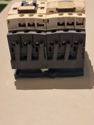 Schneider Electric LC2D09B7 Wendeschütz TeSys D – 9A – 24V AC Spule – Gebraucht1