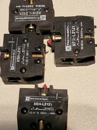 4x TELEMECANIQUE XEN-L2121 400V 10A NSNP0