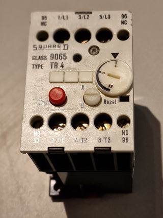 Quadratisch D Klasse 9065 Typ TR 4#20