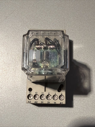 Omron Relaissockel + Relais 24V. DC Typ PF113A-N + MK3P5-S0