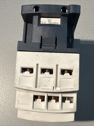 Telemecanique Hilfsschütz CAD32B7; 24V 50/60Hz3