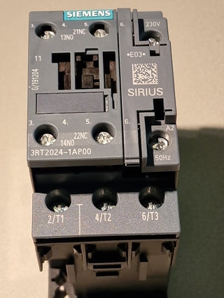 Siemens Sirius Schütz 3RT2024-1AP00 S0 230V AC 5,5kW 12A Schalter NEU0