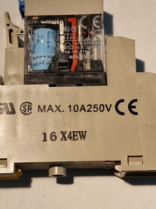 Omron MAX.10A250V Relais Mit Fassung #94