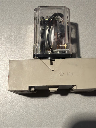 Omron Relaissockel + Relais 24V. DC Typ PF113A-N + MK3P5-S4