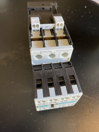 Siemens SIRIUS 3RT1024-3BB40 Schütz + 3RH1921-2FA22 Hilfsschalter geb2