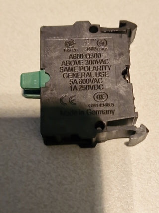 9x Eaton Hilf sschalterblock Frontbefestigung 6A/AC Federzuganschluss - M22-CK103